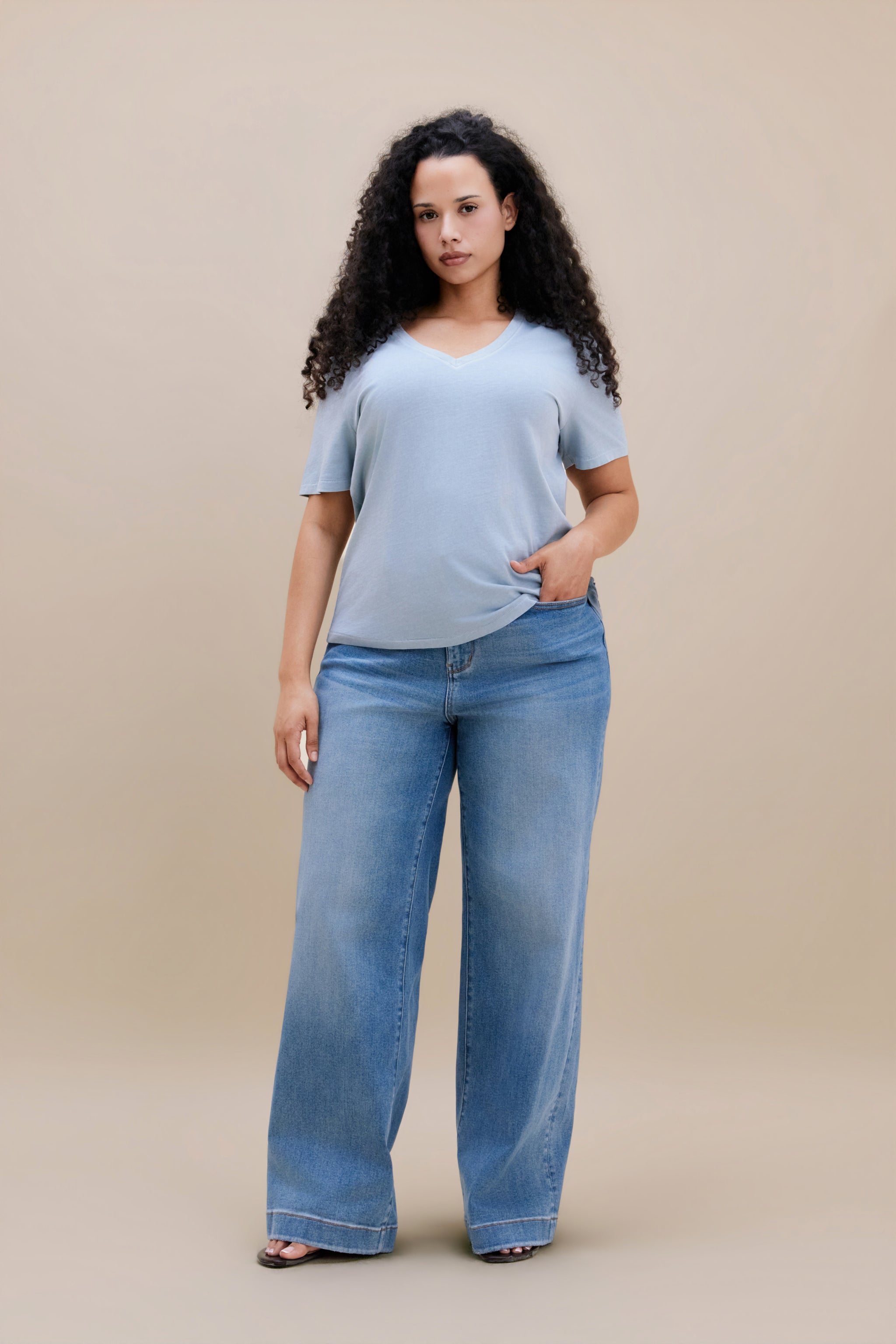 Kennedy V-Neck Tee - Extended